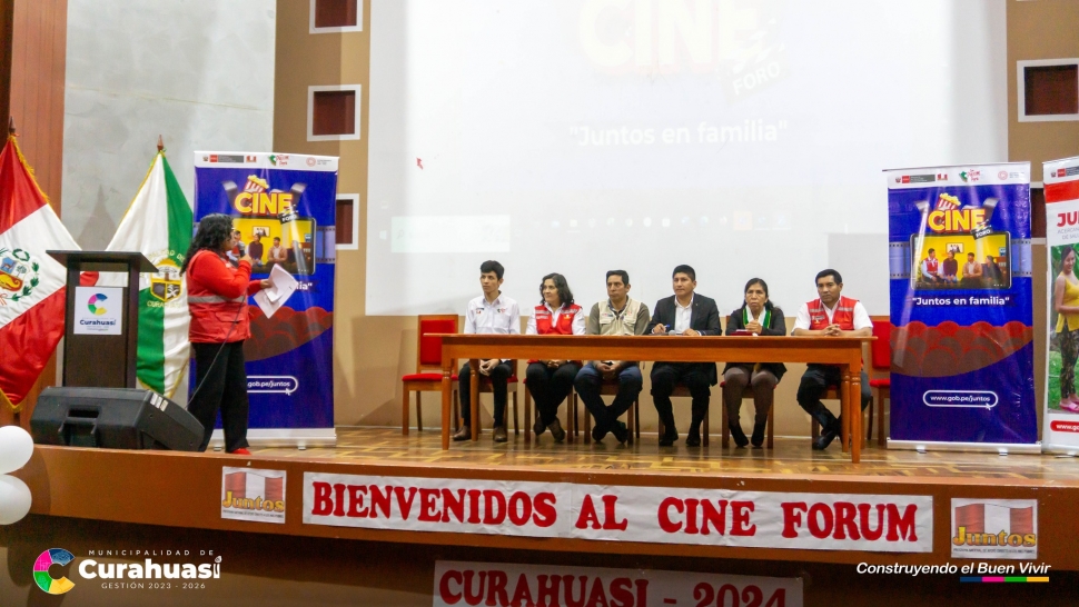 Municipalidad de Curahuasi y el Programa &quot;Juntos&quot; promueven Educación y Salud a través de Cine Foro